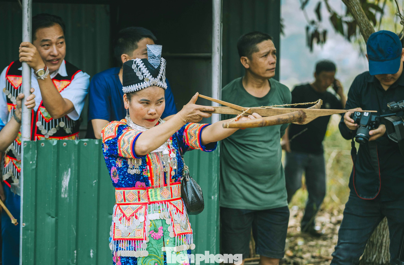 Phụ nữ vùng cao trổ tài trong cuộc thi. (Ảnh: Rạng Đông). Phụ nữ vùng cao trổ tài trong cuộc thi. (Ảnh: Rạng Đông).