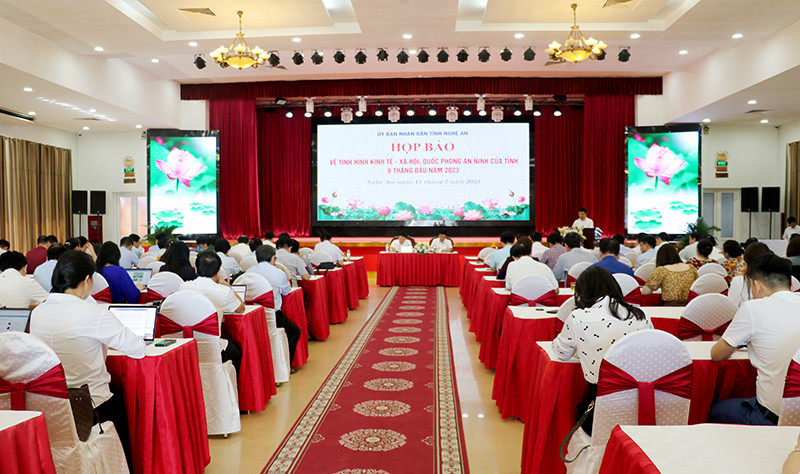 Toàn cảnh buổi họp báo. Toàn cảnh buổi họp báo.