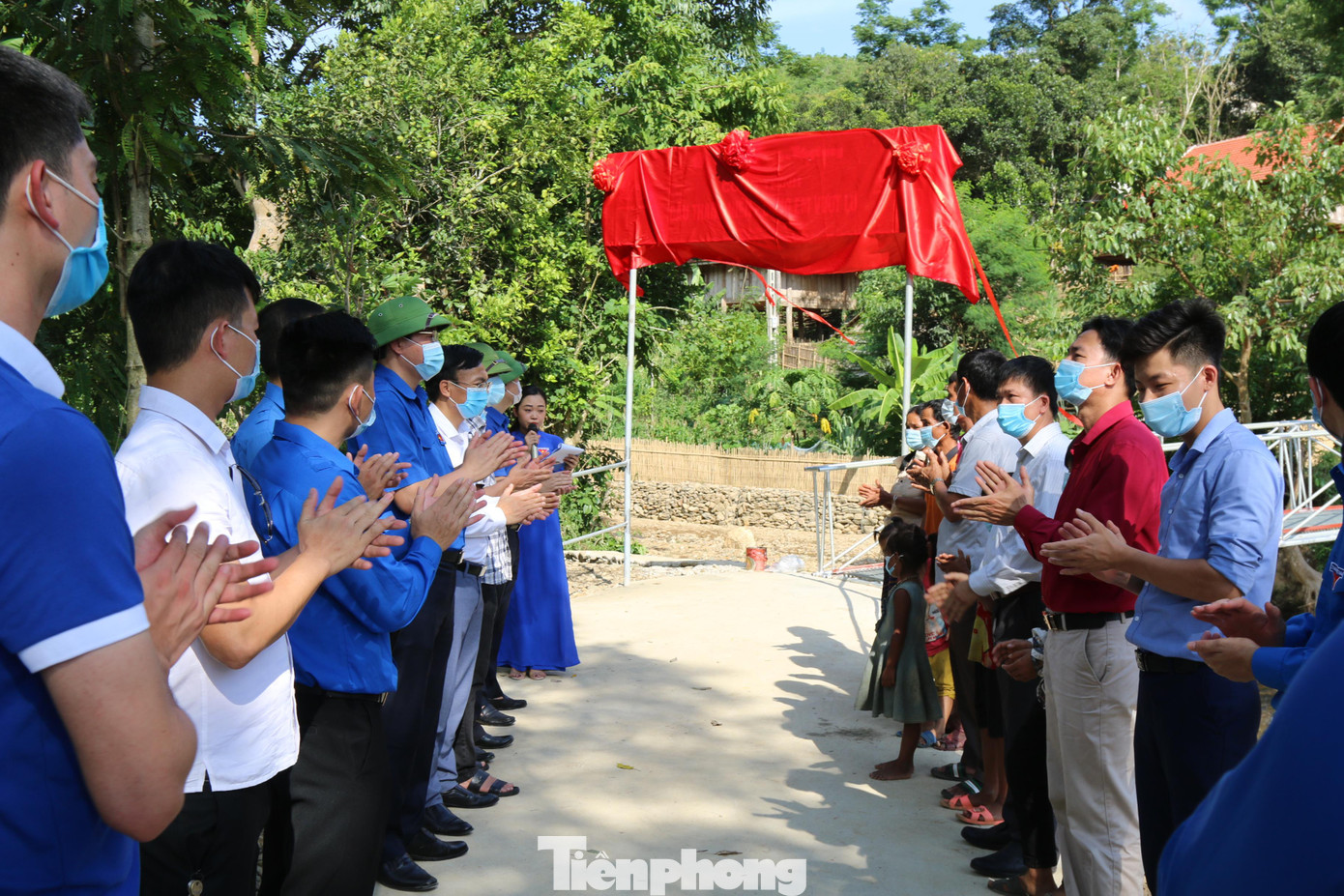 Ngày 30/5, Tỉnh đoàn Nghệ An, báo Tiền Phong, UBND huyện Kỳ Sơn (Nghệ An) tổ chức lễ bàn giao “Công trình thanh niên - Cùng em vượt lũ” tại bản Lưu Thắng, xã Chiêu Lưu.