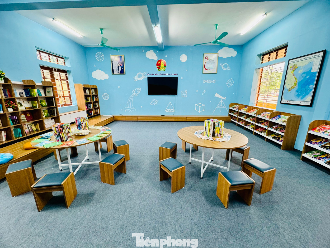 Không gian đọc sách, tương tác và sinh hoạt Đội là mô hình do Hội đồng Đội T.Ư thực hiện với mong muốn tạo sân chơi lành mạnh, bổ ích, giáo dục truyền thống lịch sử, đạo đức, lối sống văn hóa, trang bị tri thức, kỹ năng cho các em đội viên, thiếu niên, nhi đồng. Ngoài chức năng của thư viện sách thiếu nhi, không gian đọc sách, tương tác và sinh hoạt Đội có nhiều tính năng, tiện ích, tăng cường tính tương tác, ứng dụng công nghệ thông tin, chuyển đổi số. Không gian được thiết kế phù hợp với đặc trưng, bản sắc văn hóa của địa phương, vùng miền; giúp cho các em đội viên, thiếu nhi có được địa điểm để tổ chức các buổi sinh hoạt Đội phong phú, hấp dẫn, sinh động hơn, thực sự là người bạn tinh thần để các em tìm đến mỗi ngày.