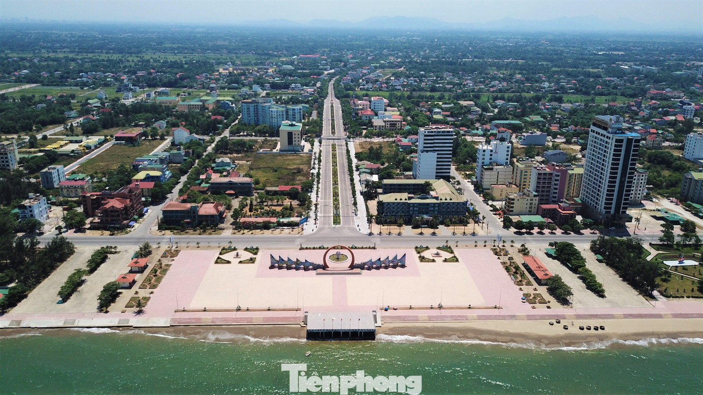 Dịch COVID-19 diễn biến phức tạp trên địa bàn tỉnh Nghệ An, để phòng, chống dịch, tỉnh này đã quyết định thực hiện Chỉ thị 16 đối với 14 huyện, thị, thành và thực hiện Chỉ thị 15 đối với 7 huyện còn lại. Theo đó, thị xã Cửa Lò cũng thực hiện Chỉ thị 16 của Thủ tướng Chính phủ. Dịch COVID-19 diễn biến phức tạp trên địa bàn tỉnh Nghệ An, để phòng, chống dịch, tỉnh này đã quyết định thực hiện Chỉ thị 16 đối với 14 huyện, thị, thành và thực hiện Chỉ thị 15 đối với 7 huyện còn lại. Theo đó, thị xã Cửa Lò cũng thực hiện Chỉ thị 16 của Thủ tướng Chính phủ.