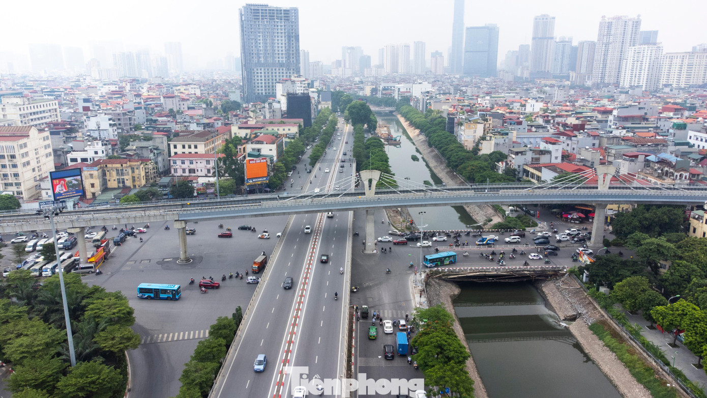 Ô Cầu Dền ngày nay ở ngã tư phố Huế-Bạch Mai-Trần Khát Chân- Đại Cồ Việt. Từ xa xưa, nơi đây có con sông nhỏ, trên có một cây cầu bắc qua với tên gọi là Cầu Dền. Vì vậy, cửa ô này lấy Cầu Dền làm tên gọi. Khu vực Ô Cầu Dền cũ bây giờ không còn dấu vết của quá khứ. Ô Cầu Dền ngày nay ở ngã tư phố Huế-Bạch Mai-Trần Khát Chân- Đại Cồ Việt. Từ xa xưa, nơi đây có con sông nhỏ, trên có một cây cầu bắc qua với tên gọi là Cầu Dền. Vì vậy, cửa ô này lấy Cầu Dền làm tên gọi. Khu vực Ô Cầu Dền cũ bây giờ không còn dấu vết của quá khứ.