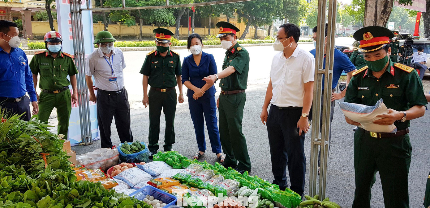 "Gian hàng 0 đồng" sẽ được duy trì cho đến khi thành phố Vinh hết thời gian thực hiện Chỉ thị 16. "Gian hàng 0 đồng" sẽ được duy trì cho đến khi thành phố Vinh hết thời gian thực hiện Chỉ thị 16.