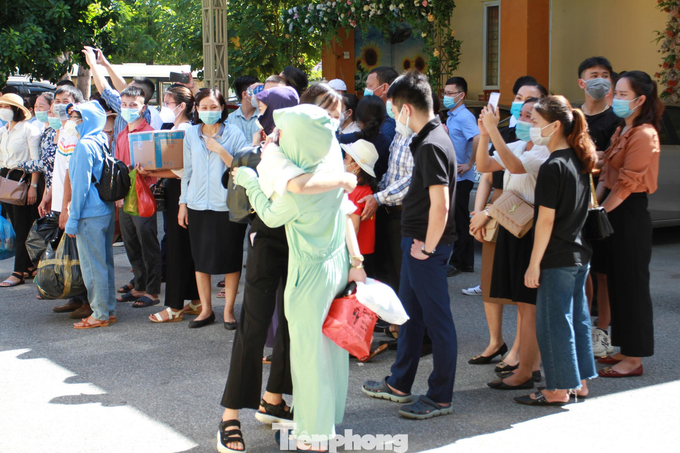 Đợt này có 20 đơn vị, bệnh viện, trung tâm y tế trên toàn tỉnh Nghệ An có cán bộ y tế vào Bình Dương tham gia phòng, chống dịch COVID-19. Đây là lần thứ 5, tỉnh Nghệ An cử đoàn cán bộ y tế tham gia hỗ trợ các tỉnh, thành phố phòng, chống dịch COVID-19. Đợt này có 20 đơn vị, bệnh viện, trung tâm y tế trên toàn tỉnh Nghệ An có cán bộ y tế vào Bình Dương tham gia phòng, chống dịch COVID-19. Đây là lần thứ 5, tỉnh Nghệ An cử đoàn cán bộ y tế tham gia hỗ trợ các tỉnh, thành phố phòng, chống dịch COVID-19.