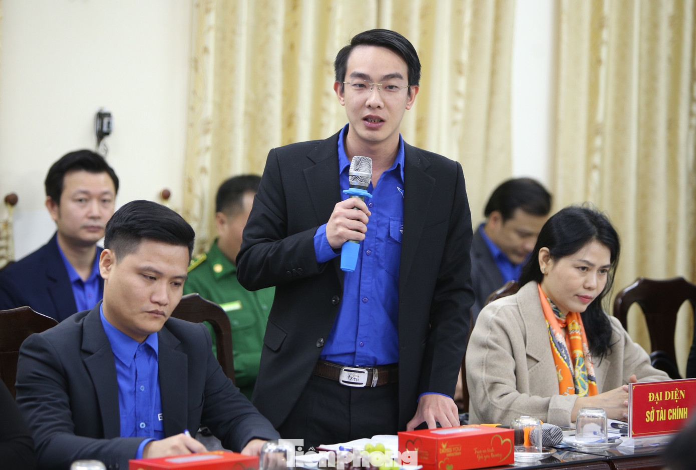 Đại diện Ban Thường vụ Tỉnh Đoàn Nghệ An trả lời câu hỏi của Bí thư Tỉnh ủy.