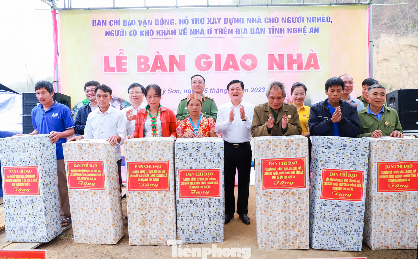 Hiện đã có 65/123 nhà mới dành cho người nghèo được hoàn thiện và bàn giao đến cho người nghèo tại xã Chiêu Lưu (huyện Kỳ Sơn).