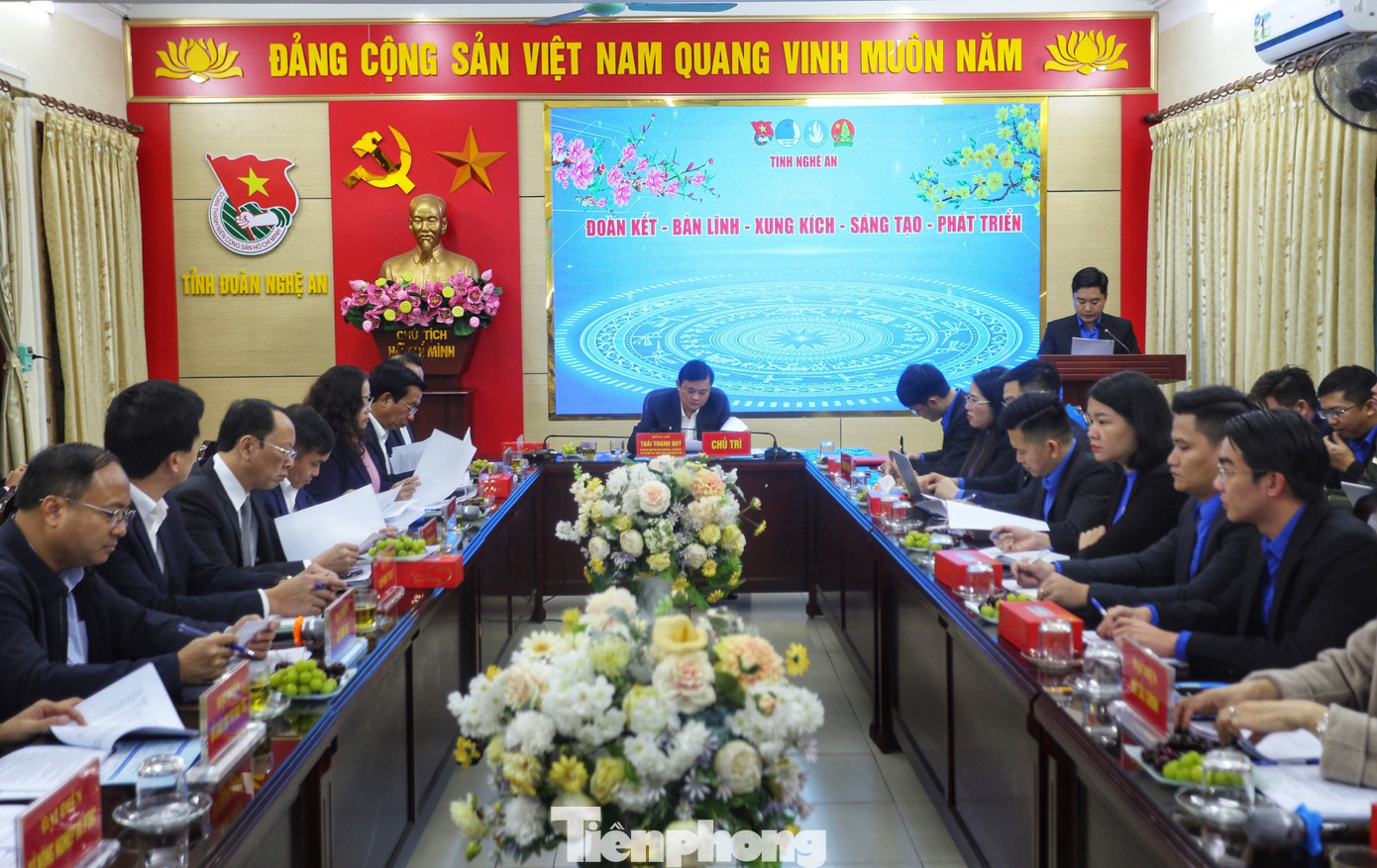 Toàn cảnh buổi làm việc.