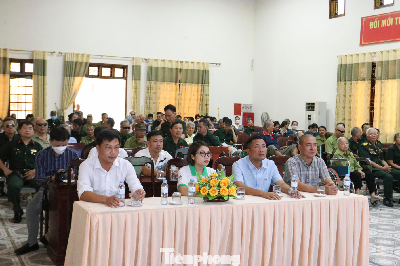 “Các bác phải chịu những đau thương, mất mát máu xương vì sự nghiệp trường tồn của dân tộc. Sau 50 năm được xây dựng, đơn vị là một trong những nơi thực hiện chính sách với người có công tốt nhất trong khu vực”, ông Phạm Thành Trụ cho hay.