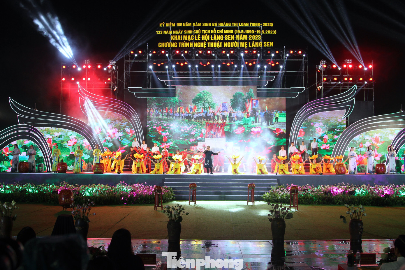 Buổi lễ diễn ra nhiều chương trình nghệ thuật đặc sắc.