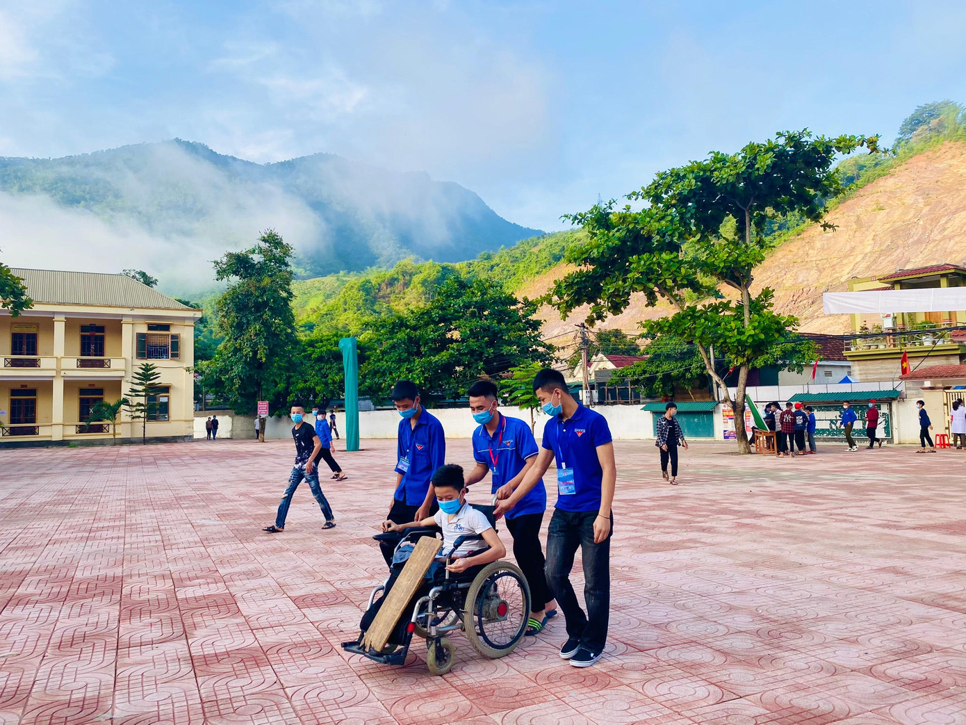 Hình ảnh đẹp của thanh niên tình nguyện Huyện đoàn Kỳ Sơn. Hình ảnh đẹp của thanh niên tình nguyện Huyện đoàn Kỳ Sơn.