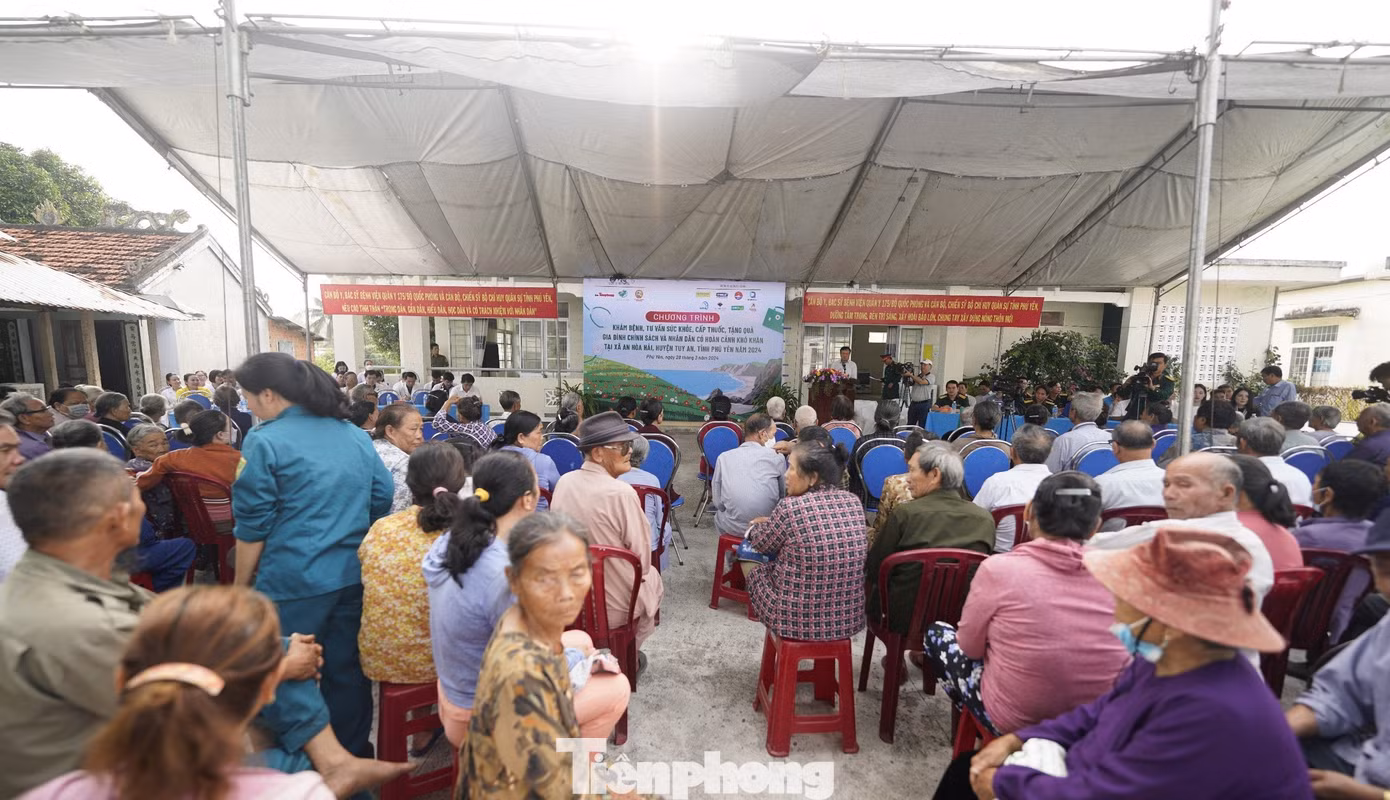 Đông đảo người dân tại xã An Hoà đã đến tham gia chương trình.