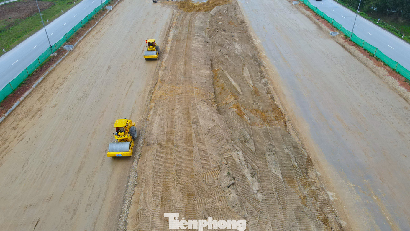 Tuyến đại lộ Vinh - Cửa Lò có thiết kế tốc độ đường 80km/h; Chỉ giới xây dựng đường là 72m đến 290m. Điểm rộng nhất đường rộng đến 290m. Đường có dải phân cách giữa và dải phân cách 2 bên. Đường chính rộng 2x16m với thiết kế 8 làn cơ giới, mỗi bên rộng 16m gồm 4 làn. Đường gom rộng 2x9m (đã xây dựng trong giai đoạn 1).