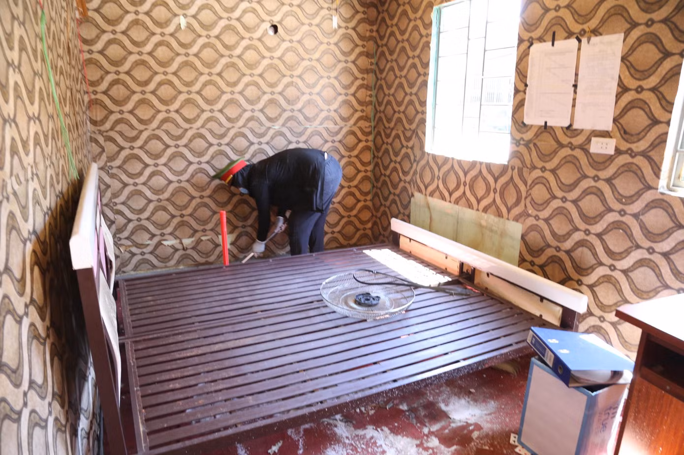 Lực lượng tại điểm chốt vệ sinh, sắp xếp chỗ nghỉ ngơi trong thùng Container.