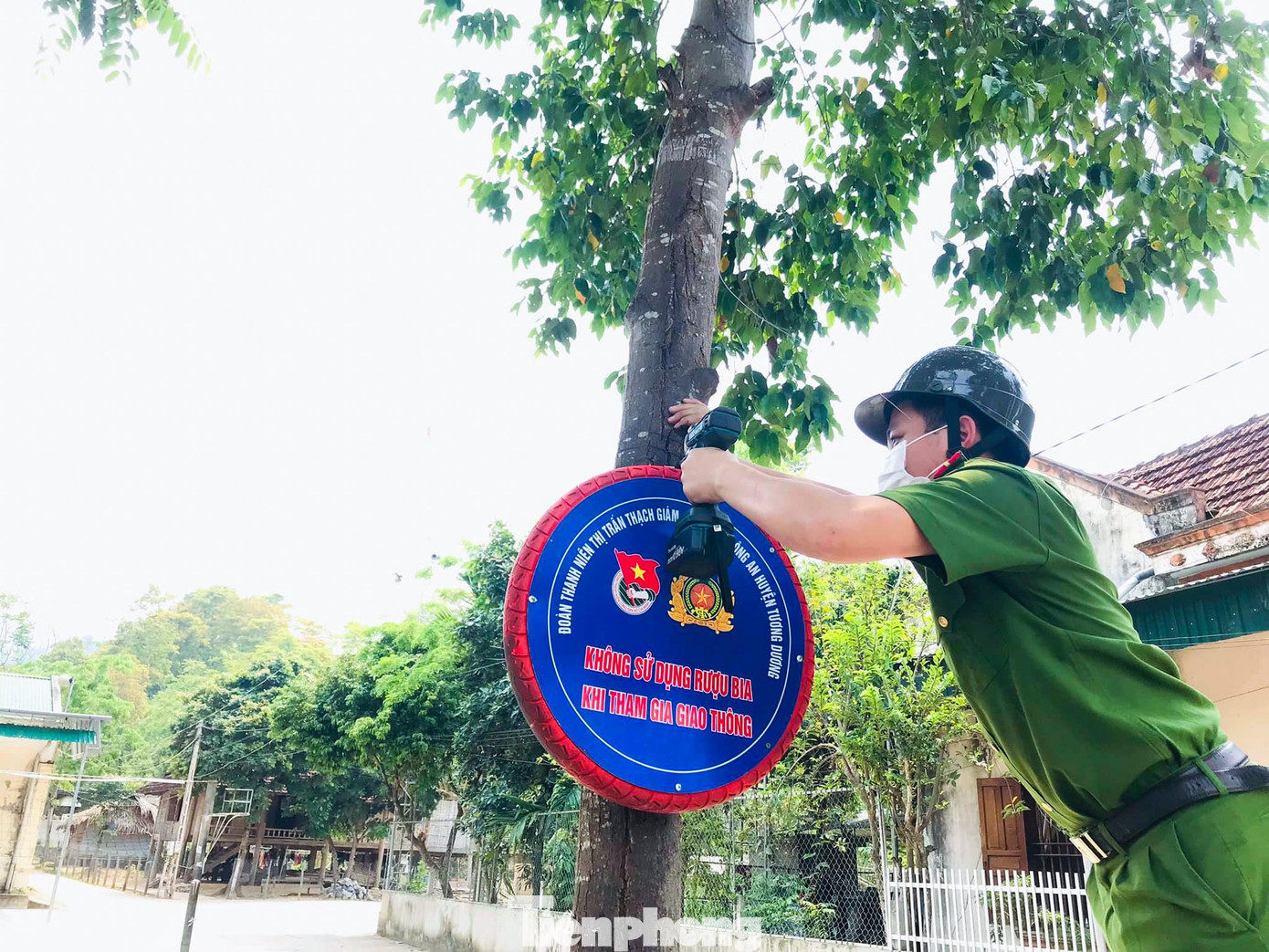 Tham gia hoạt động này có gần 40 ĐVTN, trong đó có 25 đoàn viên Công an huyện. Kinh phí để tổ chức hoạt động này được trích từ nguồn kinh phí hoạt động của 2 đơn vị này.