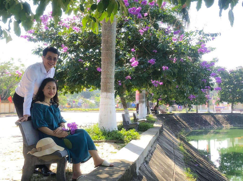 Hai vợ chồng anh Đức hiện đang là quản trị nhóm facebook "Hiến máu cứu người" với hơn 200 thành viên tình nguyện luôn sẵn sàng hiến máu cứu người bệnh. Hai vợ chồng anh Đức hiện đang là quản trị nhóm facebook "Hiến máu cứu người" với hơn 200 thành viên tình nguyện luôn sẵn sàng hiến máu cứu người bệnh.