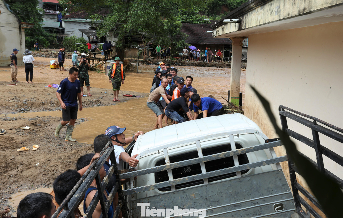 Hiện công tác khắc phục hậu quả, hỗ trợ người dân đang được triển khai để người dân sớm ổn định cuộc sống.