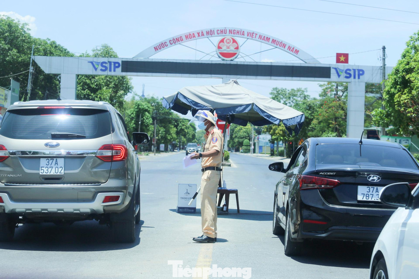 Ghi nhận tại điểm chốt quốc lộ 46, đoạn qua xã Hưng Chính, thành phố Vinh lúc 12h30p. Ghi nhận tại điểm chốt quốc lộ 46, đoạn qua xã Hưng Chính, thành phố Vinh lúc 12h30p.