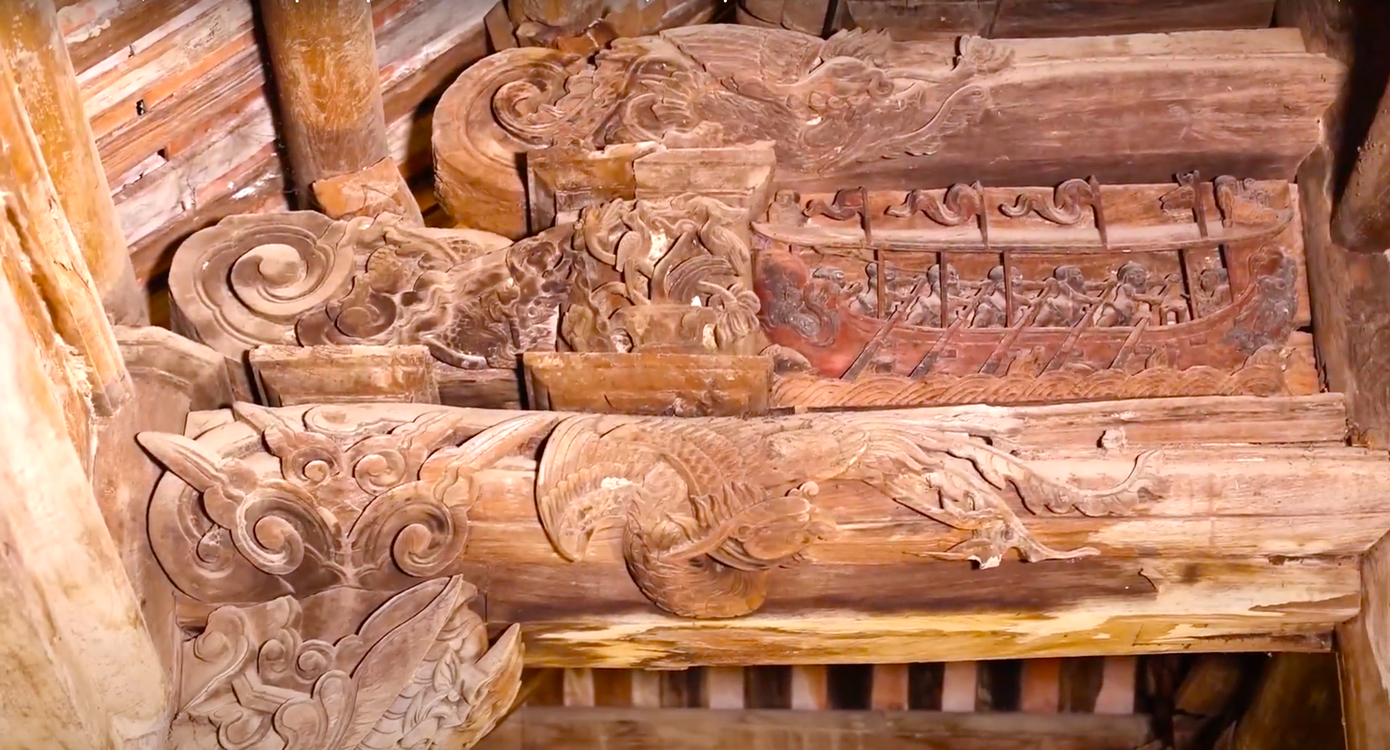 Những mảng chạm trổ dày đặc, độc đáo, mang tính nghệ thuật, thẩm mỹ cao.