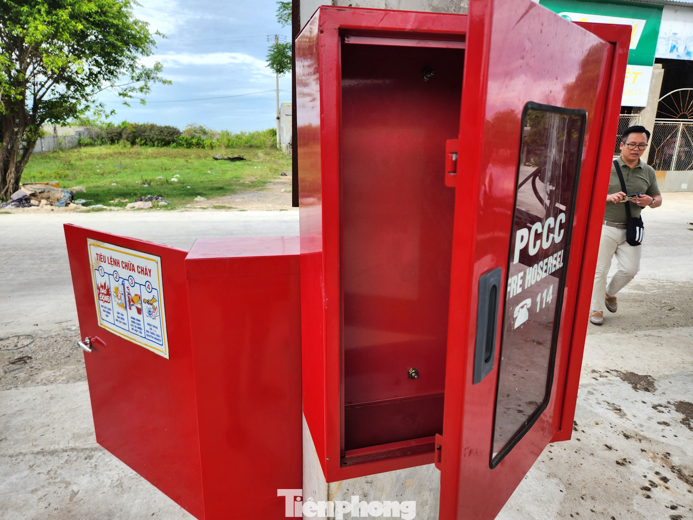 Tuy nhiên chỉ mới có cột nước và hộp không. Tuy nhiên chỉ mới có cột nước và hộp không.