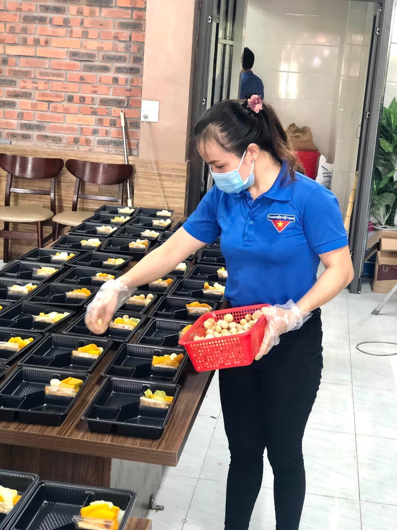 Thời gian thực hiện chương trình sẽ diễn ra trong 01 tuần với dự kiến với hơn 1.200 suất ăn miễn phí hỗ trợ tới 12 điểm cách ly. Thời gian thực hiện chương trình sẽ diễn ra trong 01 tuần với dự kiến với hơn 1.200 suất ăn miễn phí hỗ trợ tới 12 điểm cách ly.