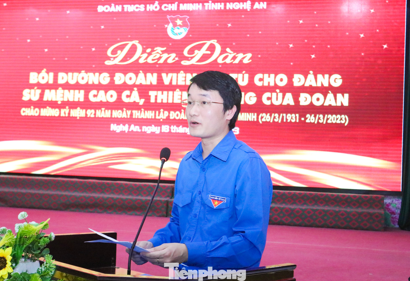 Phó Bí thư Tỉnh Đoàn Nghệ An Trần Linh phát biểu đề dẫn Diễn đàn.
