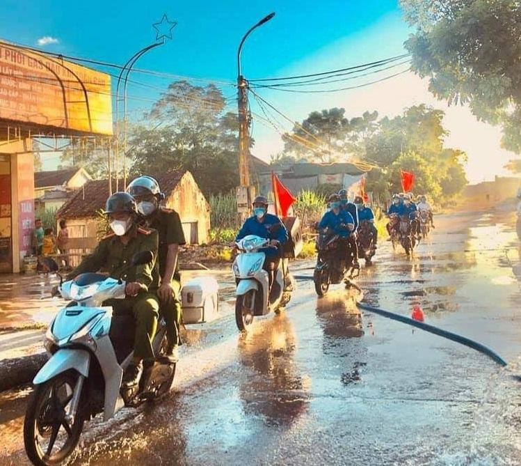 Hình thức tuyên truyền lưu động do đoàn viên thanh niên thực hiện đã góp phần tuyên truyền rộng rãi tình hình, diễn biến và công tác phòng, chống dịch bệnh đến với người dân.