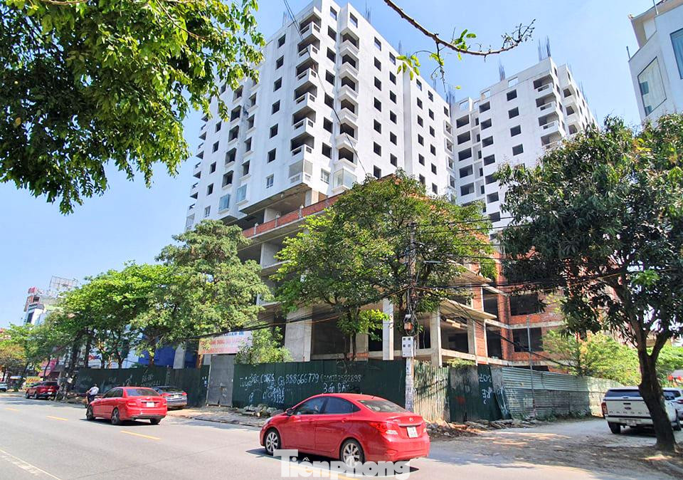 UBND TP.Vinh cũng đã có văn bản báo cáo Sở KH&amp;ĐT Nghệ An danh mục các dự án chậm tiến độ, không triển khai đề nghị kiểm tra năm 2022 trên địa bàn. Theo Sở KH&amp;ĐT Nghệ An, sau khi thống kê các dự án treo, dự án chậm tiến độ trong toàn tỉnh, đơn vị sẽ xin ý kiến các sở, ngành có liên quan, từ đó tổng hợp báo cáo trình UBND tỉnh xem xét và chỉ đạo xử lý.