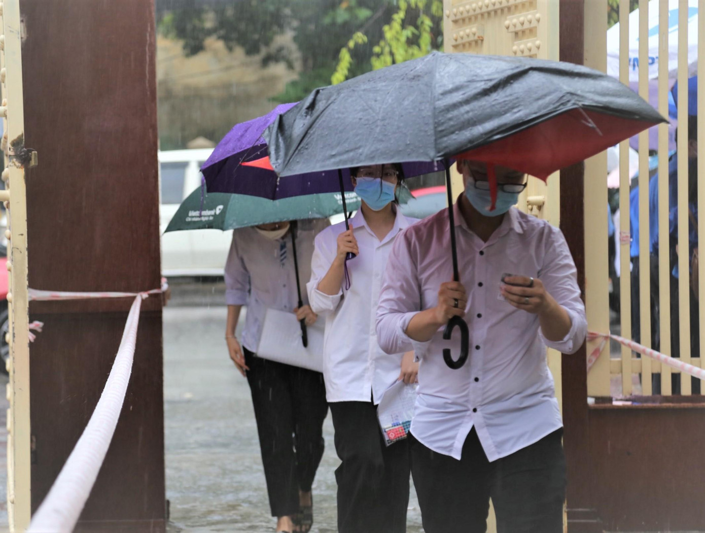 Toàn tỉnh Nghệ An có 68 điểm thi chính thức ở 21 huyện, thị, thành với 1.598 phòng thi. Ngành Giáo dục Nghệ An đã huy động gần 6.000 cán bộ coi thi và làm nhiệm vụ thi.