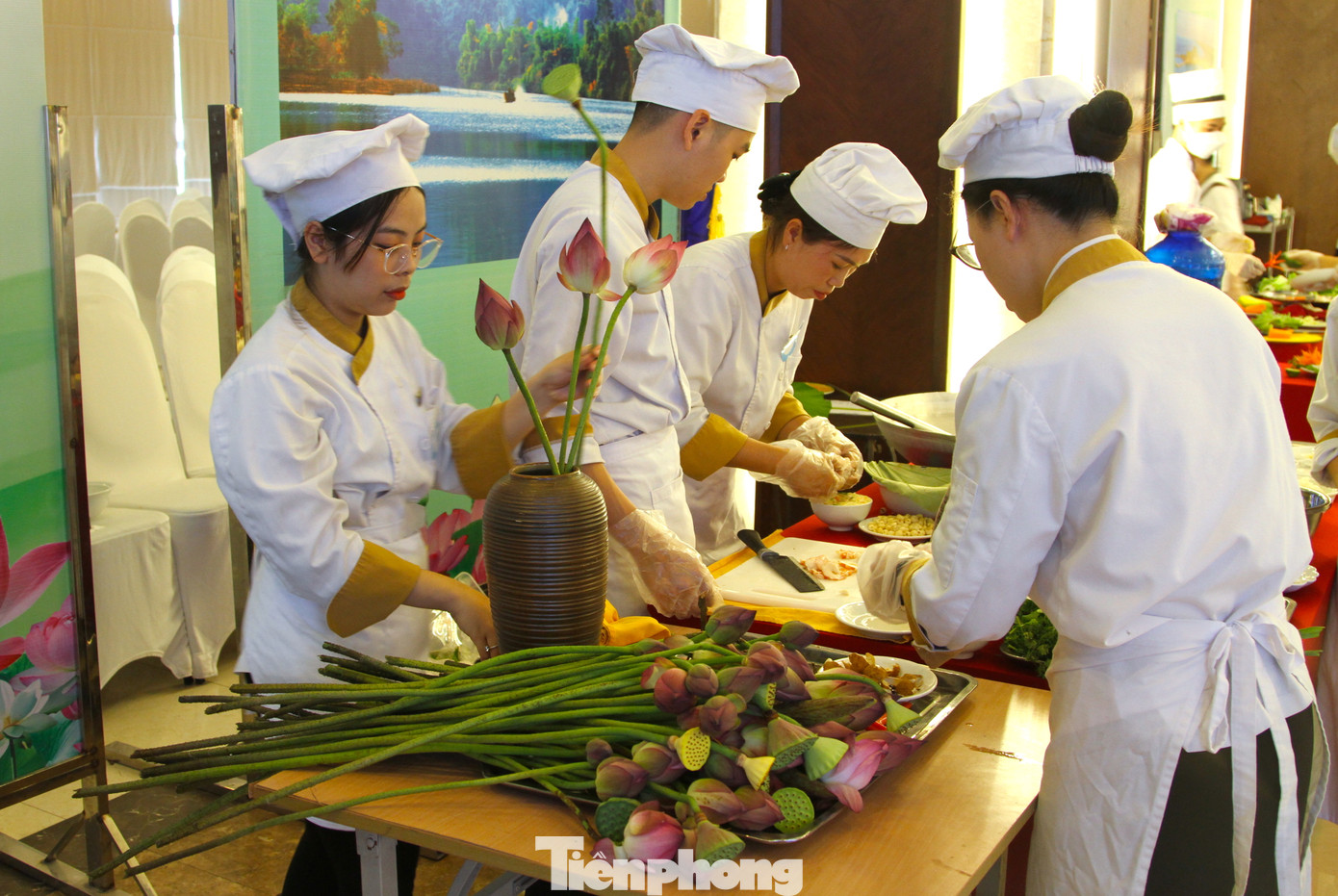 Cuộc thi đã thu hút hơn 60 đầu bếp đại diện cho 12 đội thi là các khách sạn, nhà hàng lớn ở Nghệ An tham gia tranh tài. Đây là một hoạt động nằm trong chuỗi các sự kiện ở Lễ hội làng Sen năm 2023, hướng tới kỷ niệm 133 năm ngày sinh Chủ tịch Hồ Chí Minh.