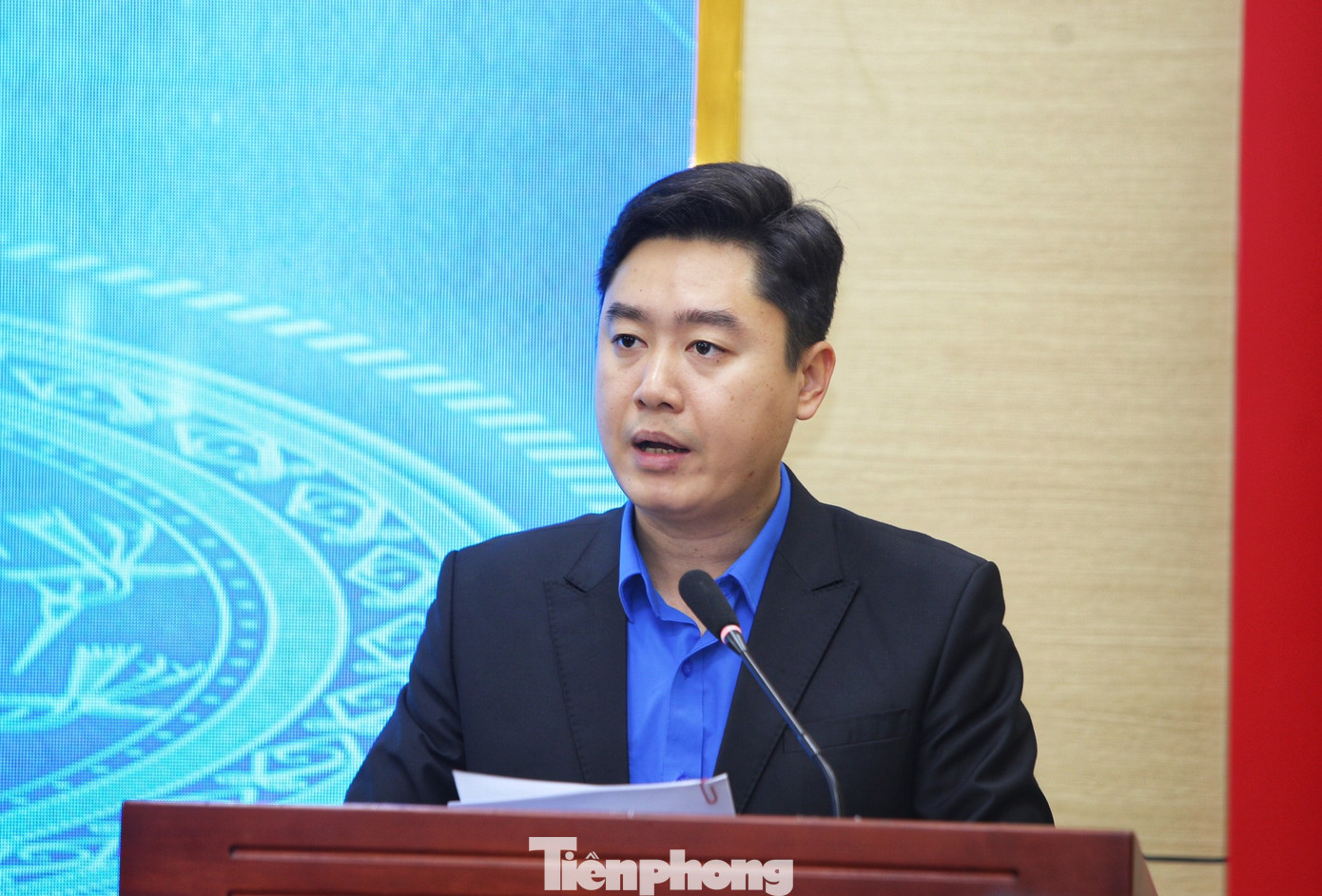 Anh Lê Văn Lương - Bí thư Tỉnh Đoàn Nghệ An trình bày báo cáo kết quả thực hiện các Nghị quyết, kế hoạch, nhiệm vụ.