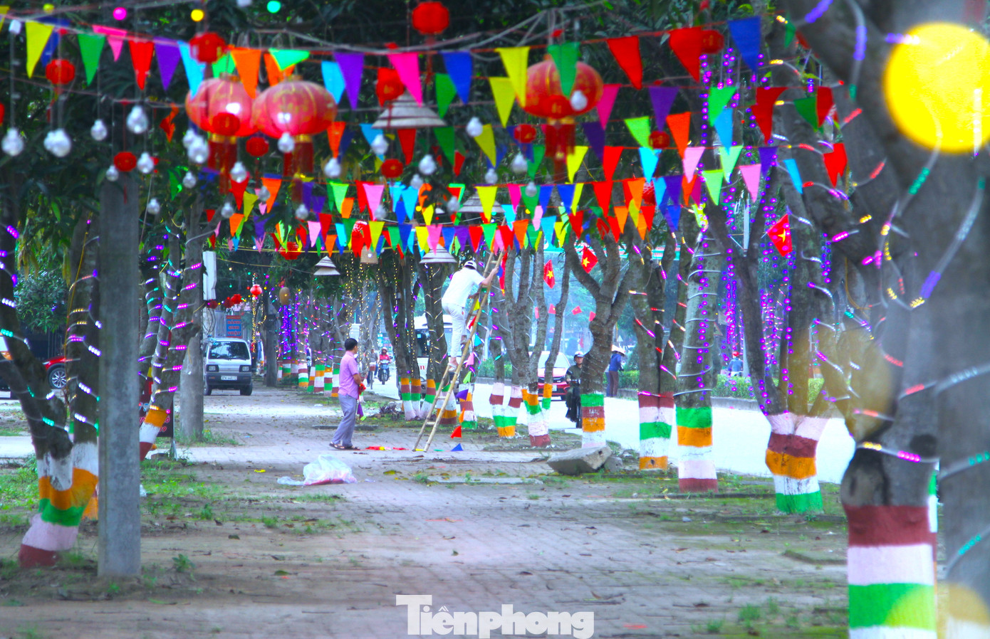 Để chuẩn bị tốt nhất các điều kiện phục vụ khai trương du lịch năm 2023, những ngày qua thị xã Cửa Lò đã thành lập nhiều đoàn kiểm tra công tác chỉnh trang đô thị trên địa bàn toàn thị xã về các vấn đề làm sạch bãi biển, bãi tắm, ki-ot, vệ sinh môi trường, trang trí đèn led và các khu vực check in để chào đón du khách.