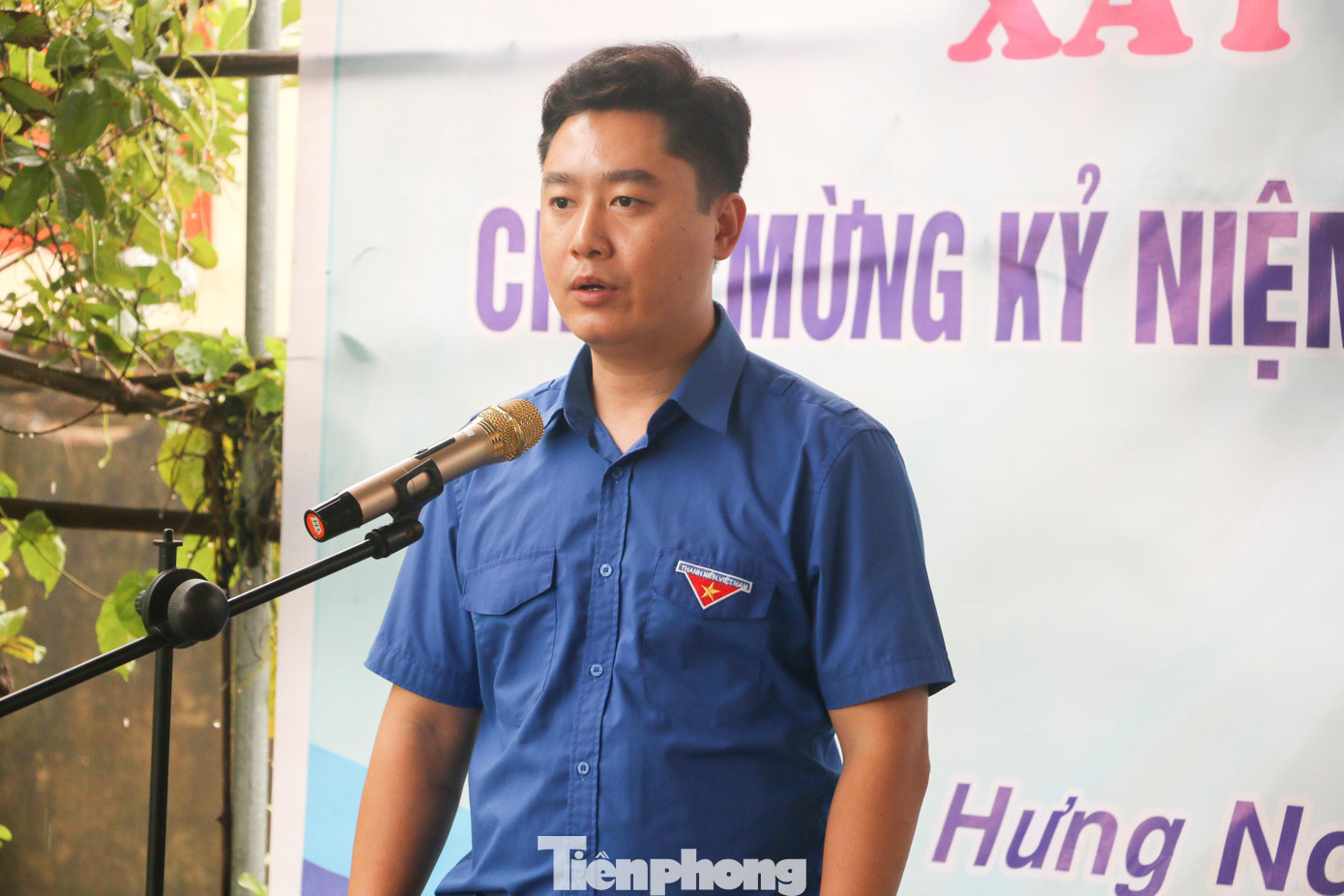 Anh Lê Văn Lương - Ủy viên BCH Trung ương Đoàn, Bí thư Tỉnh đoàn Nghệ An phát biểu tại buổi lễ. Anh Lê Văn Lương - Ủy viên BCH Trung ương Đoàn, Bí thư Tỉnh đoàn Nghệ An phát biểu tại buổi lễ.