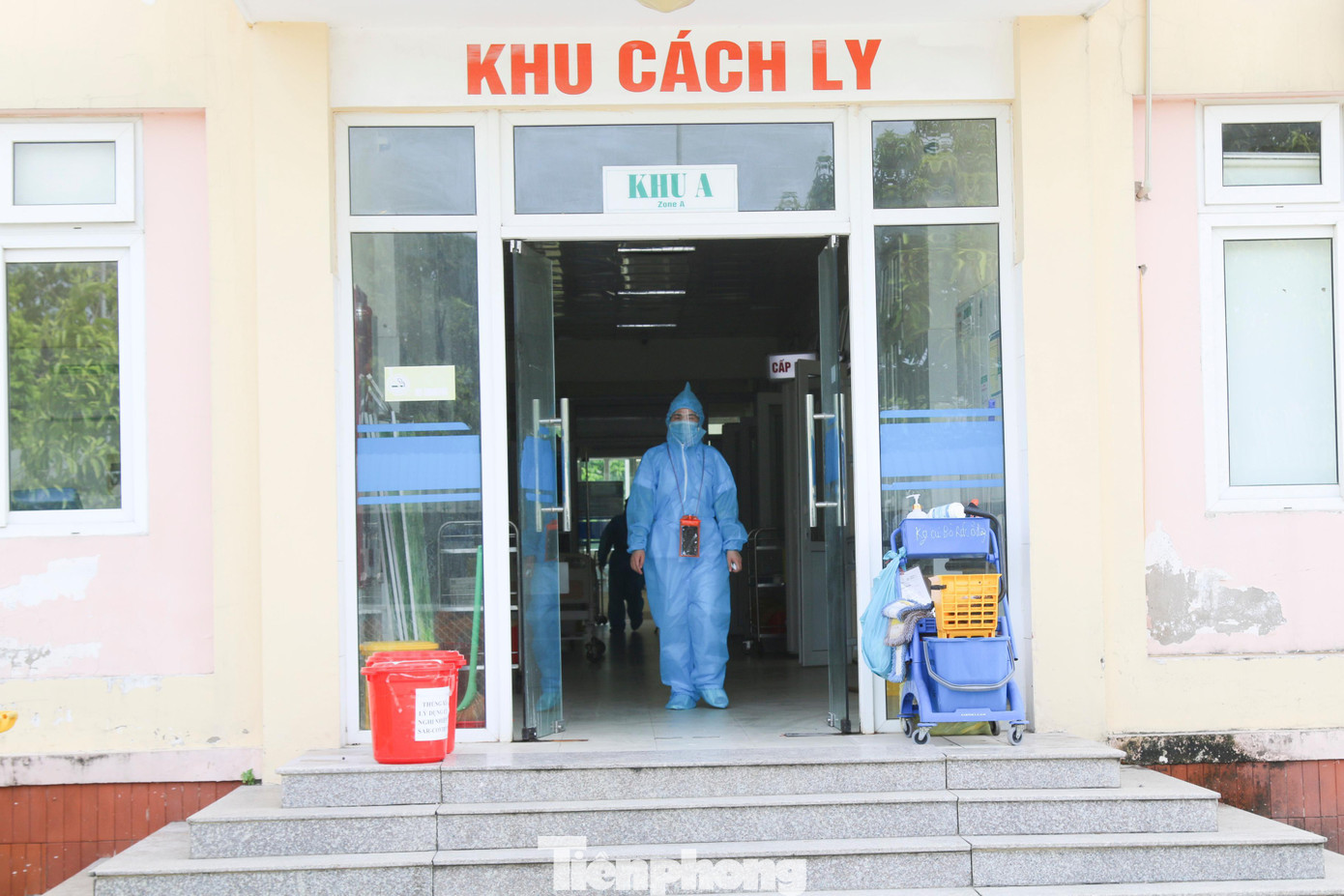 Khu A của Trung tâm bệnh nhiệt đới là nơi cách ly cho 4 trường hợp F1 có bệnh cấp tính.