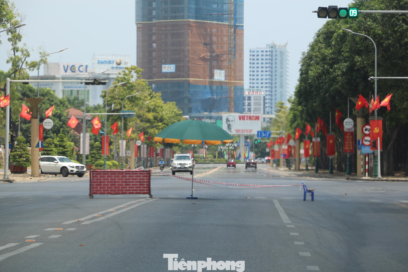 Những ngày tới, thành phố Vinh sẽ tiếp tục áp dụng mức độ cao hơn Chỉ thị 16. Tối 25/8, Nghệ An ghi nhận 32 ca dương tính SARS-CoV-2, trong đó có 12 ca cộng đồng (thành phố Vinh có 8 ca cộng đồng).