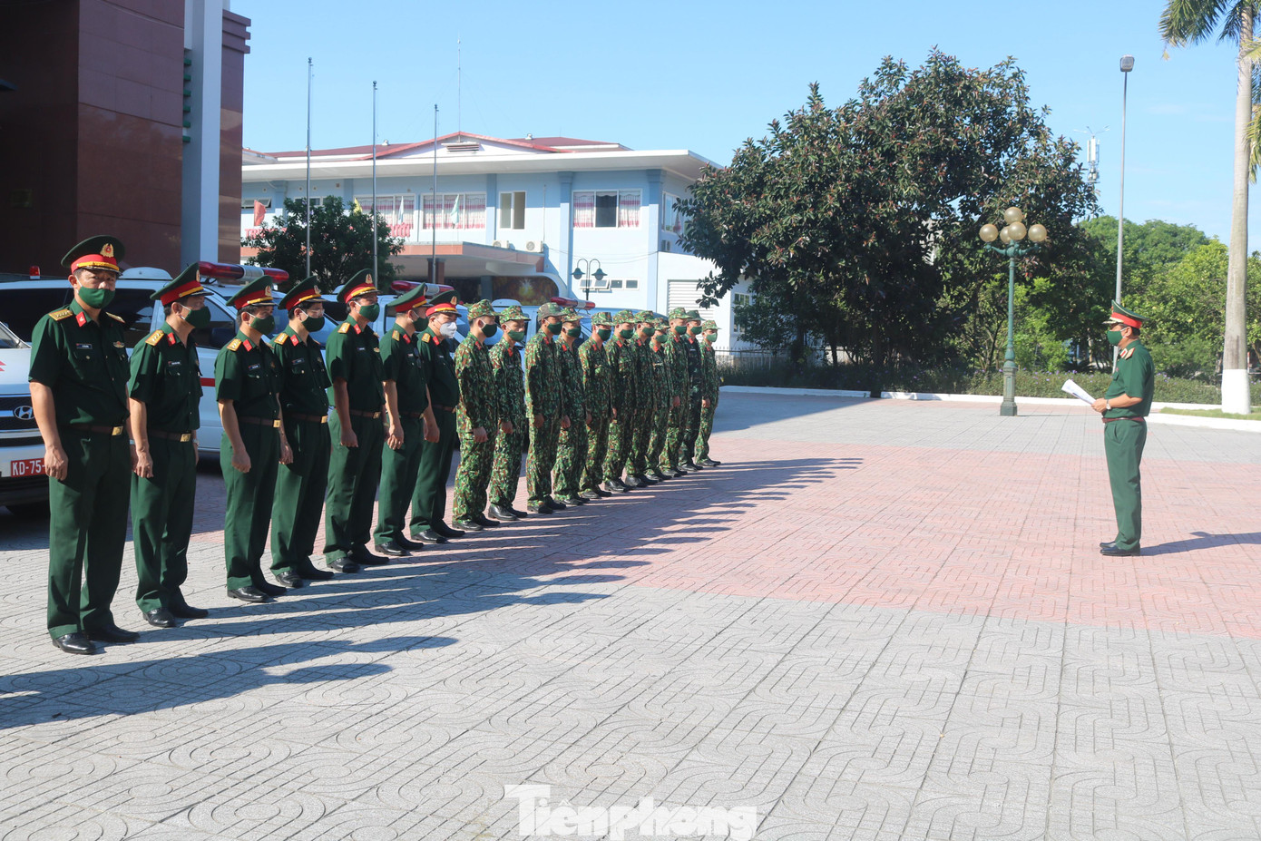 Ngày 23/8, Bộ Tư lệnh Quân khu 4 đã điều động trước mắt 14 nhân viên quân y, lái xe cùng 7 xe cứu thương thuộc các đơn vị của Quân khu 4 hành quân vào các tỉnh, thành phía Nam tăng cường cho Quân khu 7.