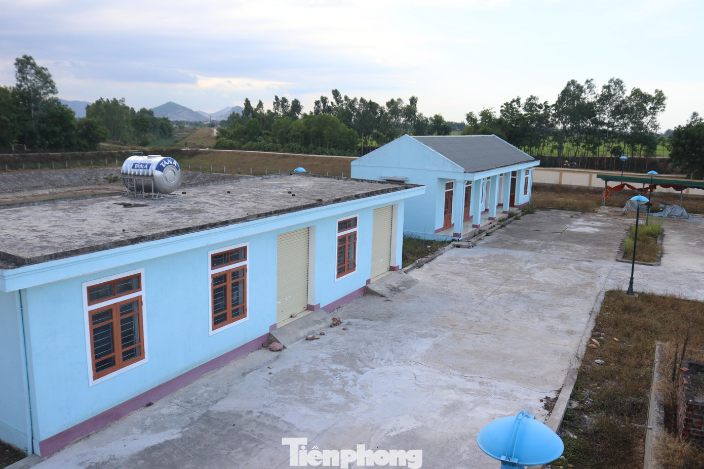 Nhà máy nước hơn 20 tỷ đồng được xây dựng khang trang ở huyện Hưng Nguyên cũng phải "đắp chiếu" do thiếu nước để sản xuất