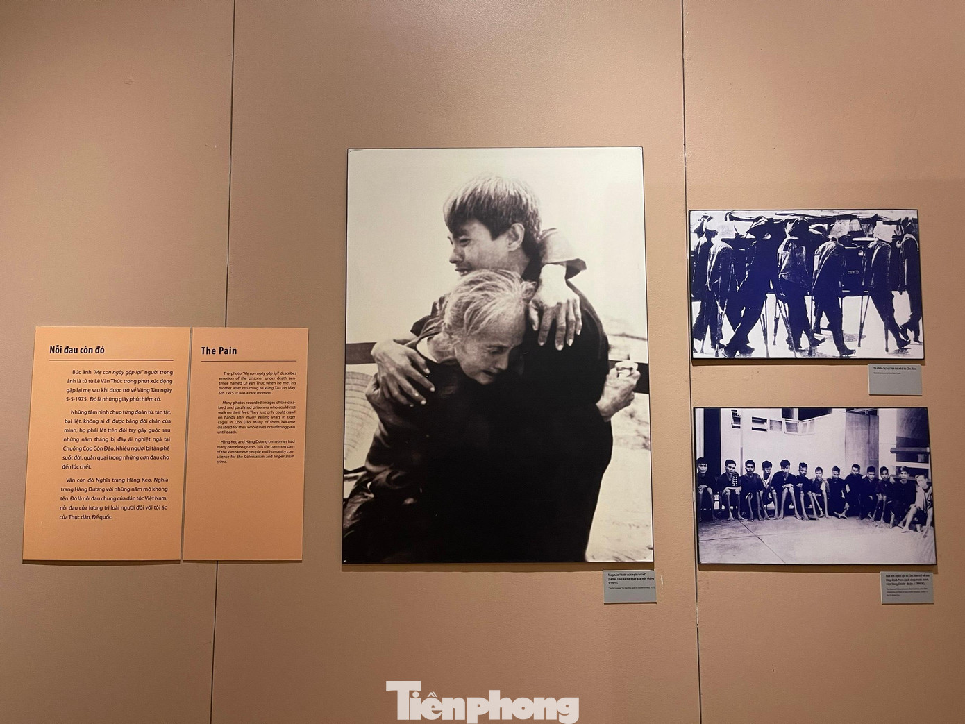 Bức ảnh "Mẹ con ngày gặp lại", người trong ảnh là tử tù Lê Văn Thức trong phút xúc động gặp lại mẹ sau khi được về Vũng Tàu ngày 5/5/1975.