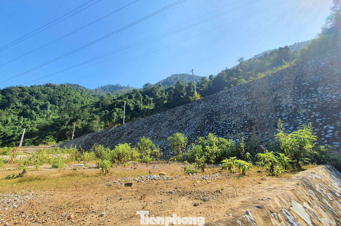 Tháng 9/2018, UBND huyện Tương Dương chỉ đạo xây dựng khu tái định cư có diện tích 14.137m2 tại bản Minh Phương để tạo chỗ ở khẩn cấp cho 17 hộ dân bị thiệt hại nặng nhất sau trận lũ.