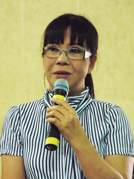 Ca sĩ Ánh Tuyết lên diễn đàn kêu gọi tôn vinh giá trị văn hóa dân tộc trong biểu diễn nghệ thuật Ảnh: T.N.A