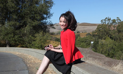 Roadtrip là hành trình qua nhiều bang và là hoạt động quen thuộc của các du học sinh Mỹ. Thuỷ Top cũng không phải ngoại lệ. Trong thời gian học ở đây, giọng ca Piece of love đã có những chuyến roadtrip tới hầu hết các bang tại Mỹ. Chuyến đi tới California - nơi có rất nhiều người Việt sinh sống - có thể là roadtrip cuối cùng của Thủy Top bởi sau học kỳ này, cô sẽ về nước lập nghiệp Bài viết: http://news.zing.vn/Thuy-Top-mat-moc-di-choi-California-post370716.html#home_cate.tinmoi Nguồn Zing News 