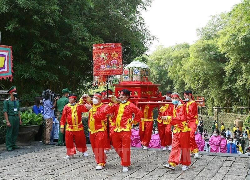 Nghi thức dâng lễ. Ảnh: Thành uỷ TPHCM