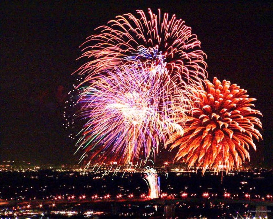 Trong dịp lễ 30/4 và 1/5 năm nay, TPHCM sẽ bắn pháo hoa tại 2 địa điểm Trong dịp lễ 30/4 và 1/5 năm nay, TPHCM sẽ bắn pháo hoa tại 2 địa điểm