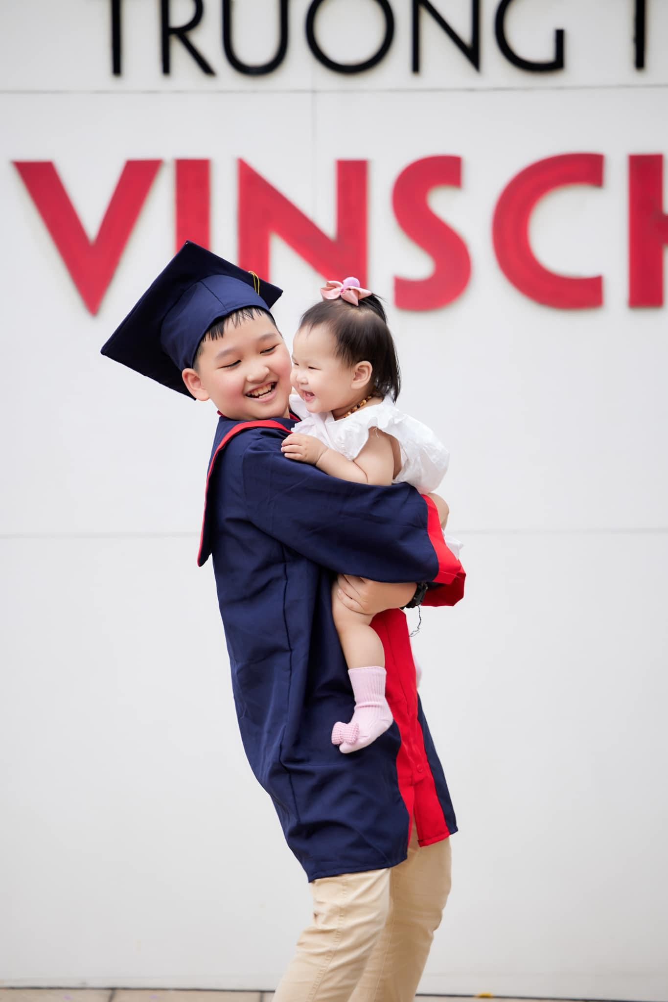 Con trai cô được bố mẹ cho học tại một trường đắt nhất nhì Hà Nội.