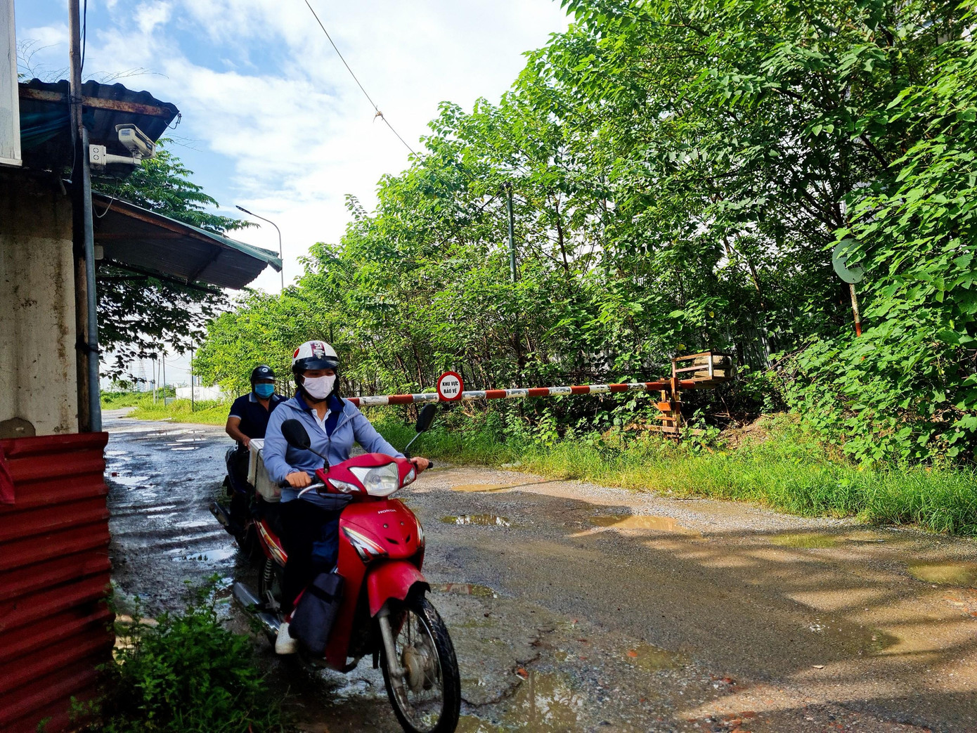 Cổng vào dự án Khu đô thị mới Thịnh Liệt trên đường Tân Mai (quận Hoàng Mai).