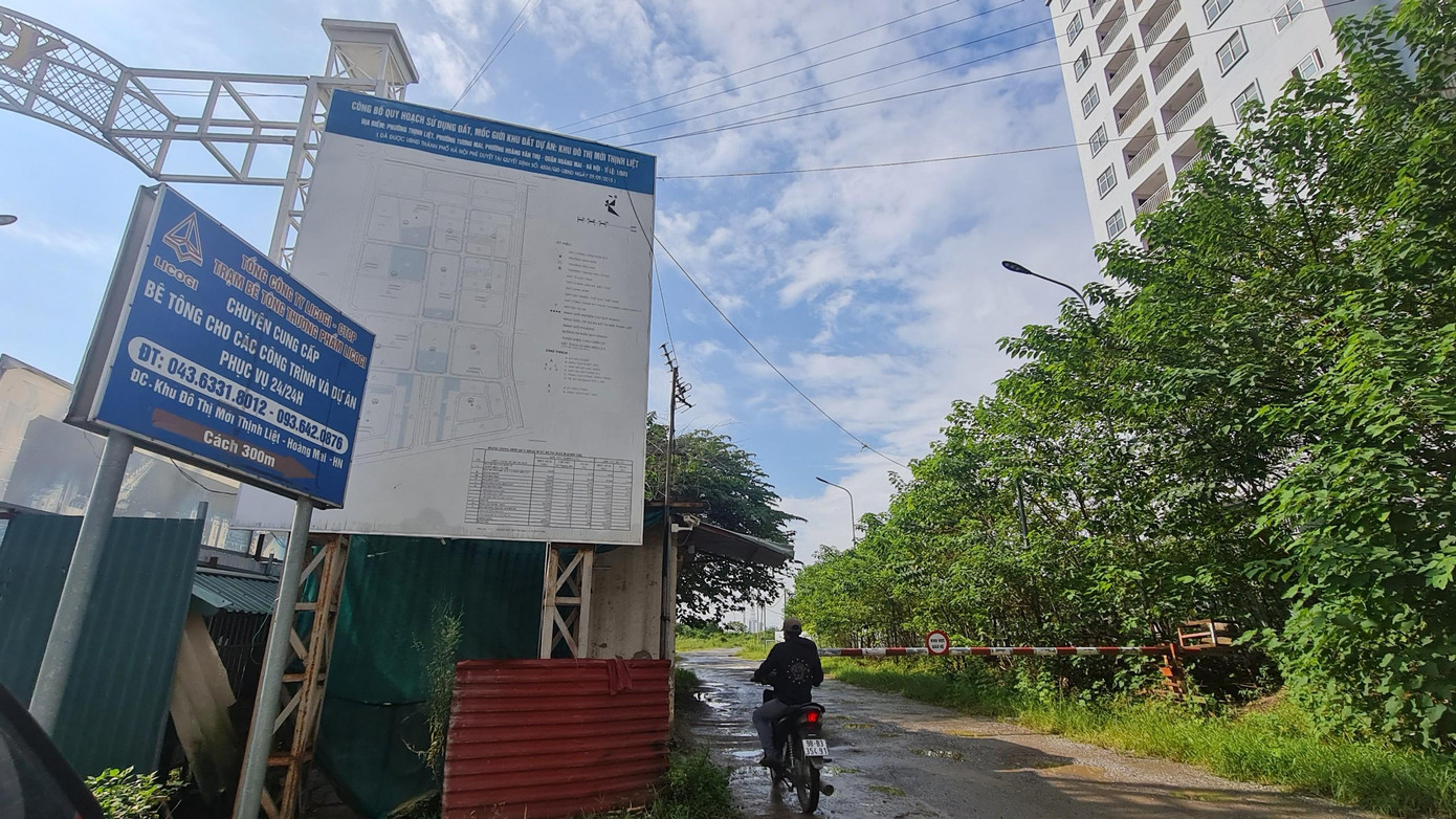 Bắt đầu được triển khai từ năm 2004, nhưng đến nay, sau 18 năm dự án Khu đô thị mới Thịnh Liệt (quận Hoàng Mai, Hà Nội) với quy mô “khủng” hơn 35ha do Tổng Công ty Xây dựng và phát triển hạ tầng - Licogi làm chủ đầu tư vẫn ì ạch triển khai gây bức xúc cho người dân.
