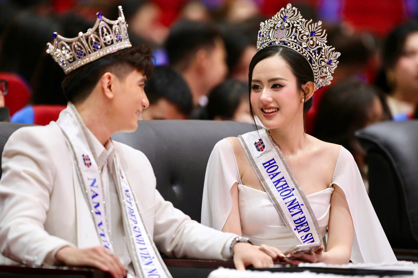 Những hình ảnh, video của Hoa khôi Đại học Ngân hàng TPHCM Võ Anh Thư tại ngày hội tuyển sinh Hoa hậu Việt Nam 2024 thu hút hàng triệu lượt tương tác trên các nền tảng mạng xã hội. Những hình ảnh, video của Hoa khôi Đại học Ngân hàng TPHCM Võ Anh Thư tại ngày hội tuyển sinh Hoa hậu Việt Nam 2024 thu hút hàng triệu lượt tương tác trên các nền tảng mạng xã hội.