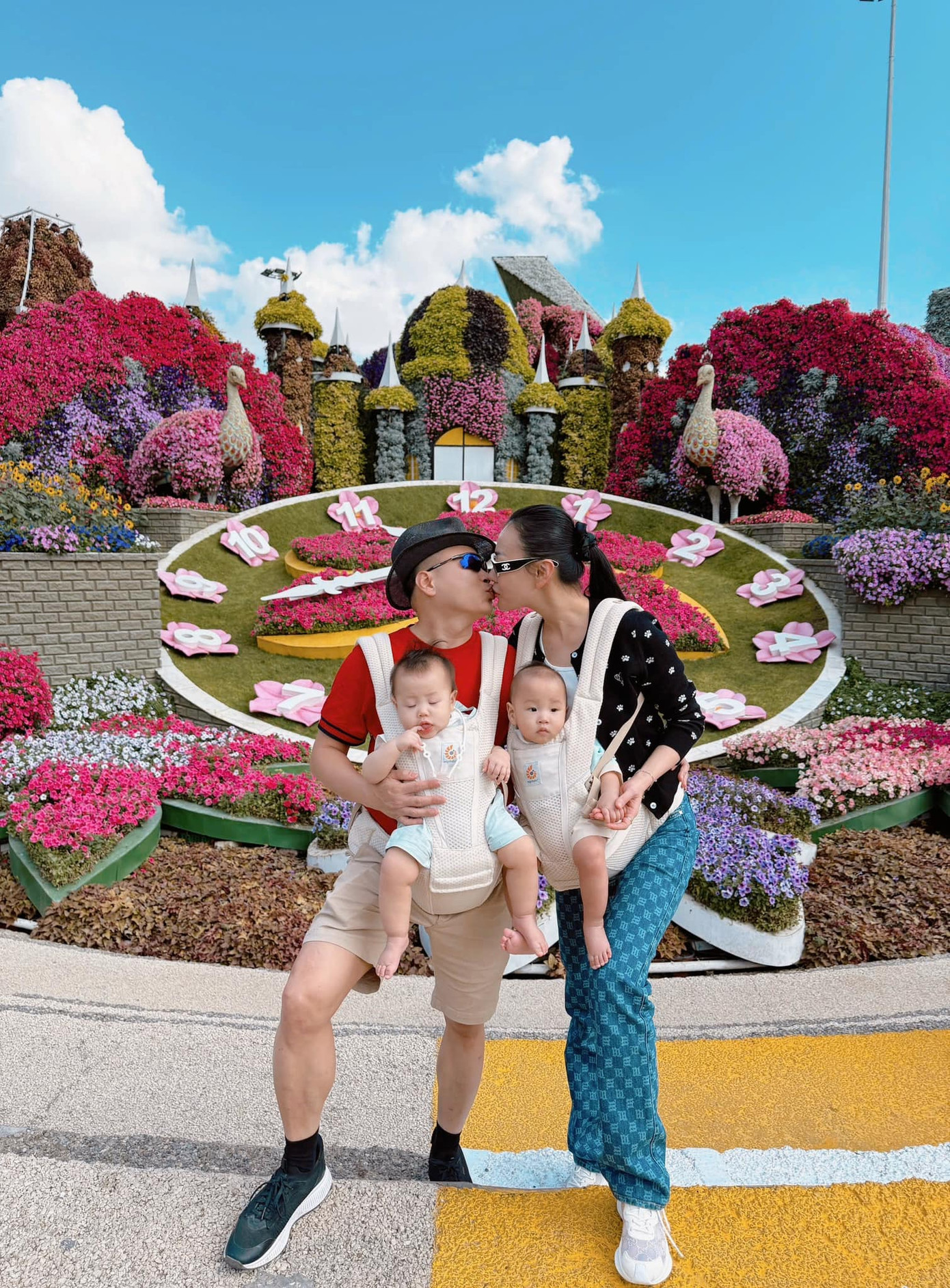 Phương Oanh chia sẻ khoảnh khắc gia đình trong ngày Valentine. Phương Oanh chia sẻ khoảnh khắc gia đình trong ngày Valentine.