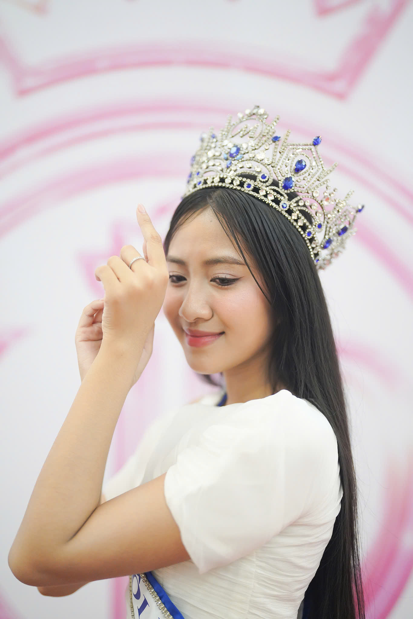 “Tôi đọc thêm nhiều sách, cập nhật kiến thức mỗi ngày về các vấn đề kinh tế, văn hóa, chính trị để có thông tin cũng như cái nhìn khách quan tình hình đất nước”, Trúc Linh chia sẻ. “Tôi đọc thêm nhiều sách, cập nhật kiến thức mỗi ngày về các vấn đề kinh tế, văn hóa, chính trị để có thông tin cũng như cái nhìn khách quan tình hình đất nước”, Trúc Linh chia sẻ.