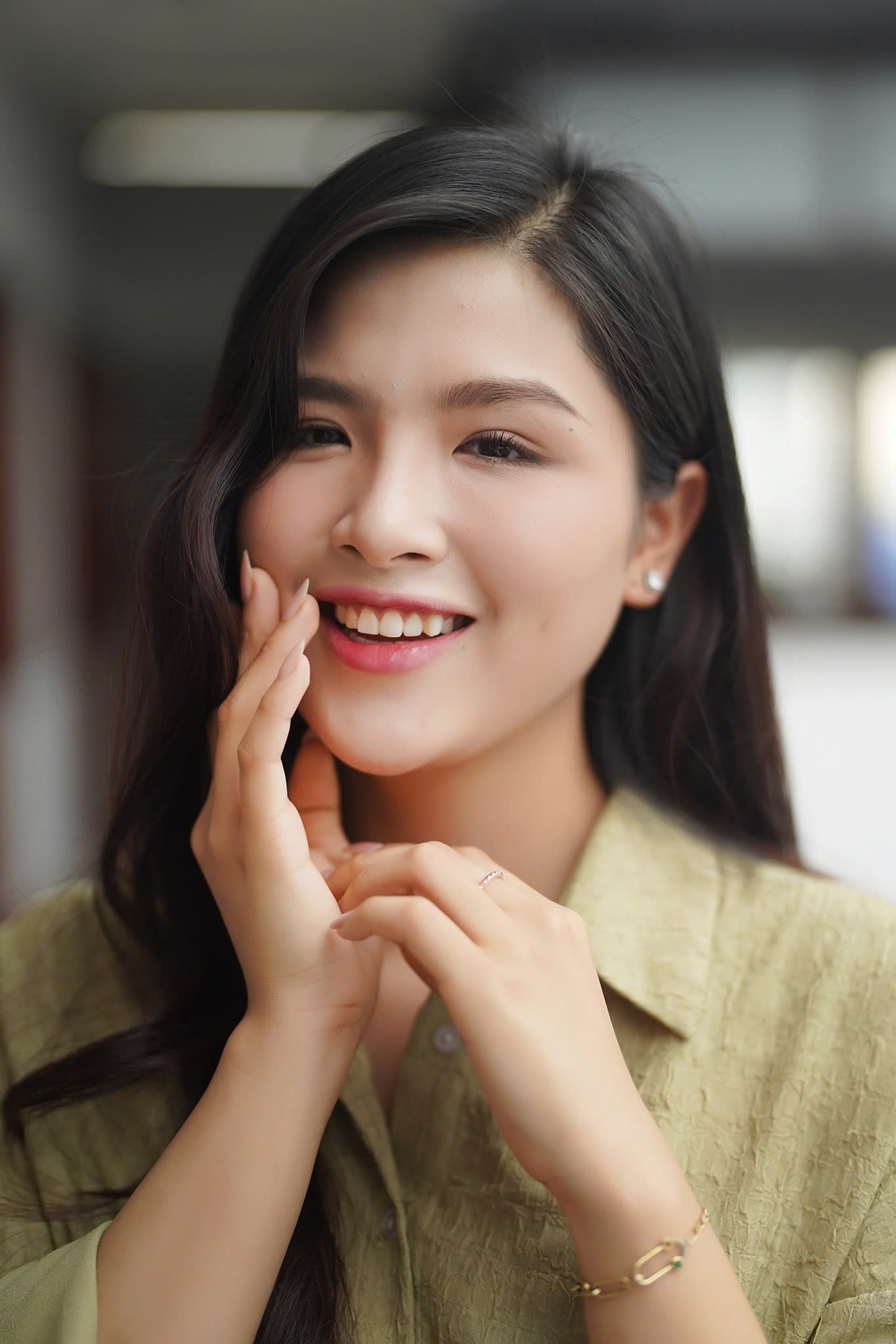 Cũng là sinh viên năm 2 của Đại học Sân khấu Điện ảnh TPHCM, Lưu Hoài Thương mong muốn có trải nghiệm ý nghĩa tại Hoa hậu Việt Nam năm nay. Cũng là sinh viên năm 2 của Đại học Sân khấu Điện ảnh TPHCM, Lưu Hoài Thương mong muốn có trải nghiệm ý nghĩa tại Hoa hậu Việt Nam năm nay.