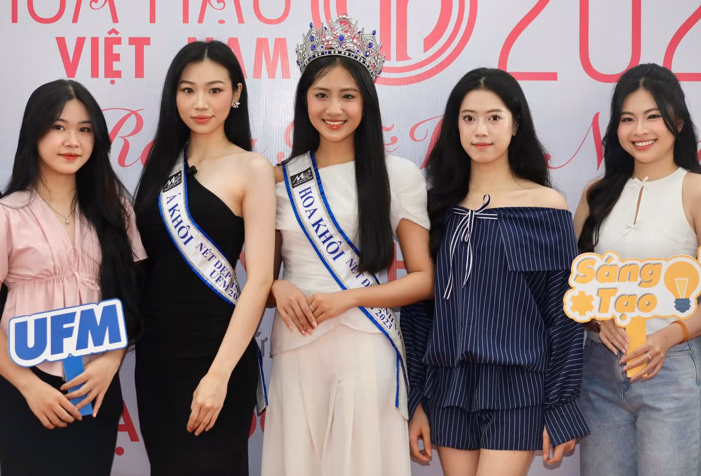 Nhiều nữ sinh Đại học Tài chính - Marketing tham dự ngày hội tuyển sinh Hoa hậu Việt Nam 2024. Nhiều nữ sinh Đại học Tài chính - Marketing tham dự ngày hội tuyển sinh Hoa hậu Việt Nam 2024.